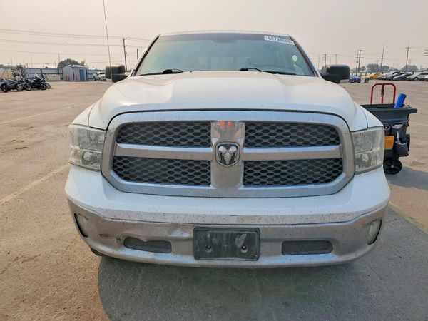 2016 RAM 1500 SLT CREW CAB 4X4