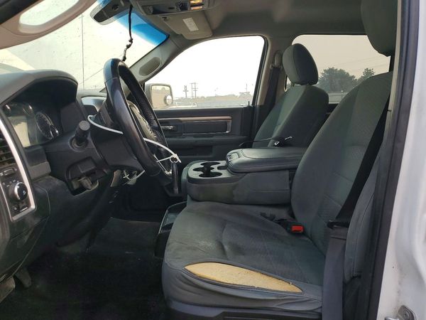 2016 RAM 1500 SLT CREW CAB 4X4