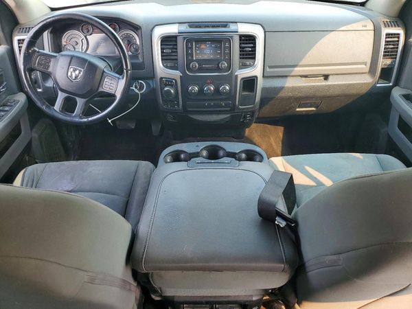 2016 RAM 1500 SLT CREW CAB 4X4