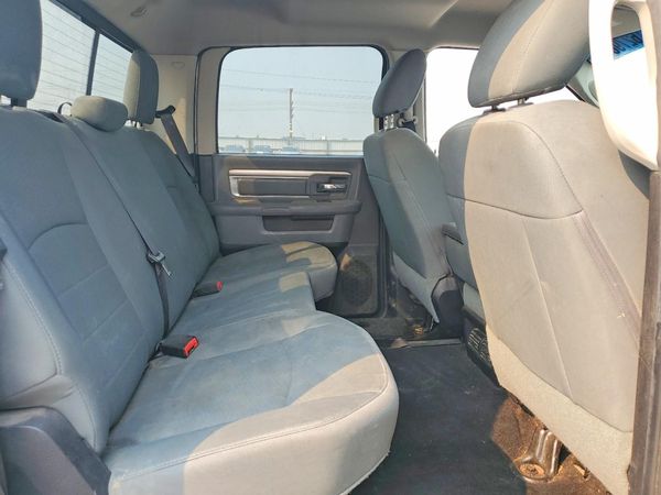 2016 RAM 1500 SLT CREW CAB 4X4