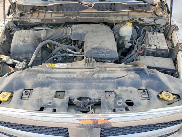 2016 RAM 1500 SLT CREW CAB 4X4