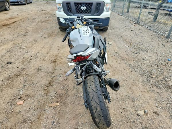 2025 KAWASAKI ZX400