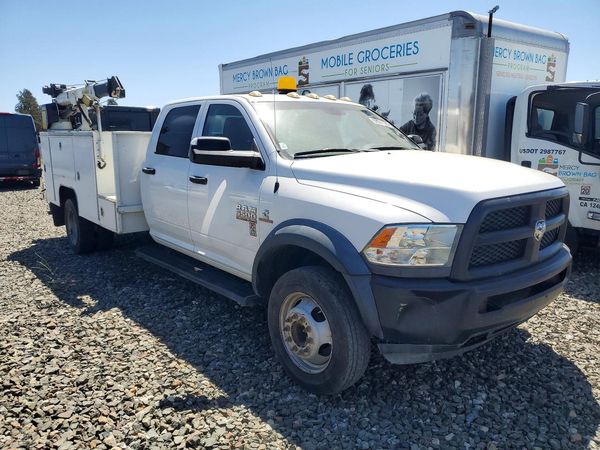 2015 RAM 5500 CREW CAB CHASSIS