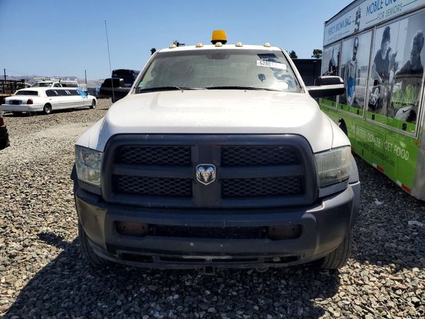 2015 RAM 5500 CREW CAB CHASSIS