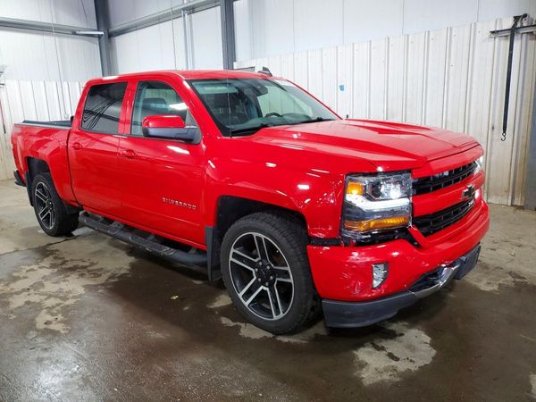 2017 CHEVROLET SILVERADO LT — Passenger 3/4