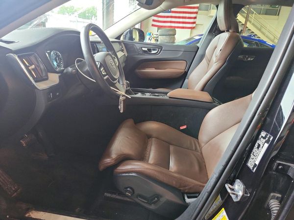 2020 VOLVO XC60