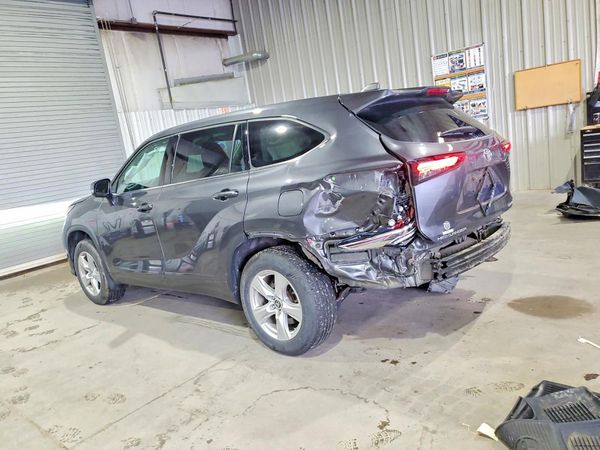 2022 TOYOTA HIGHLANDER LE