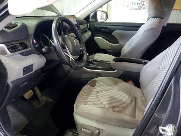 2022 TOYOTA HIGHLANDER LE