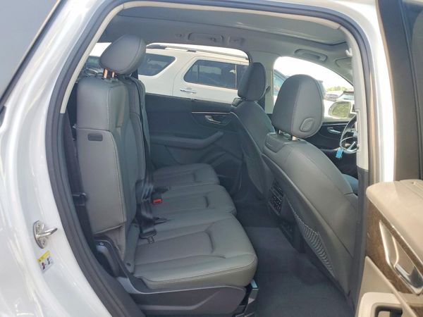 2026 AUDI Q7 quattro Premium Plus
