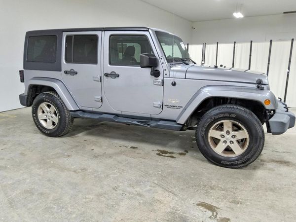 2015 JEEP WRANGLER UNLIMITED Sahara — Passenger 3/4