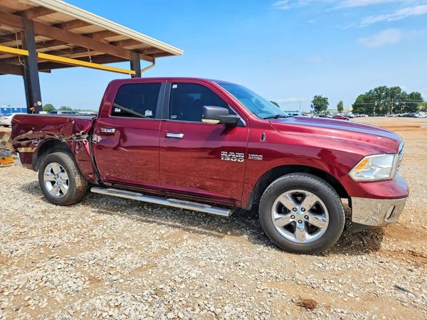 2016 RAM 1500 SLT