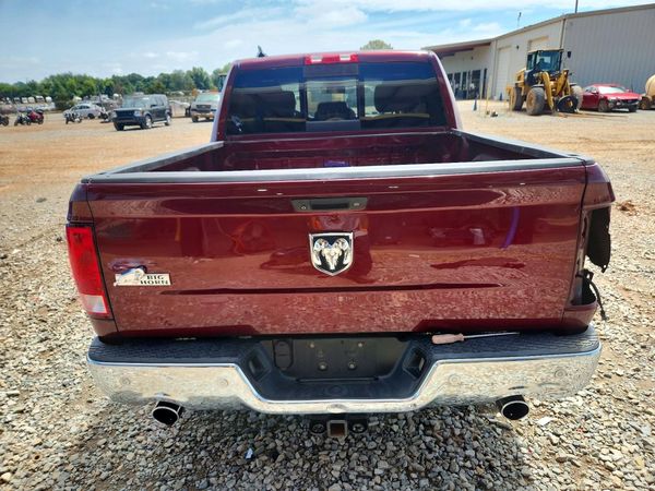 2016 RAM 1500 SLT