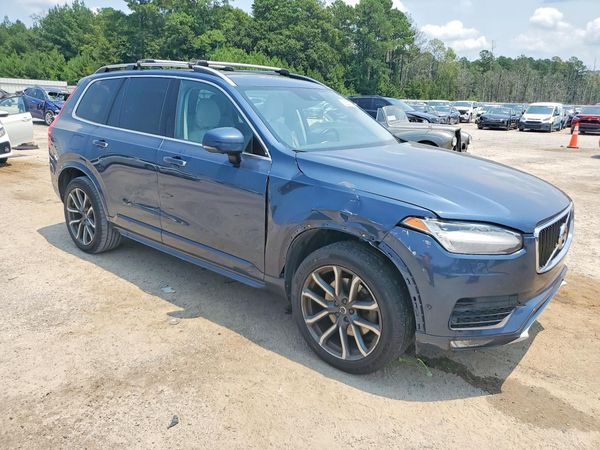 2018 VOLVO XC90 Momentum