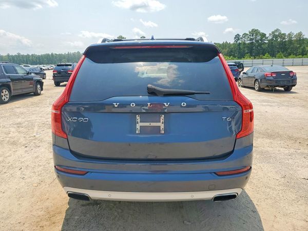 2018 VOLVO XC90 Momentum