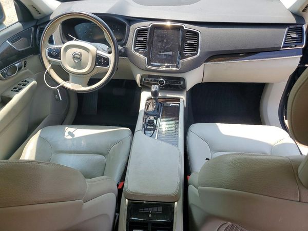 2018 VOLVO XC90 Momentum