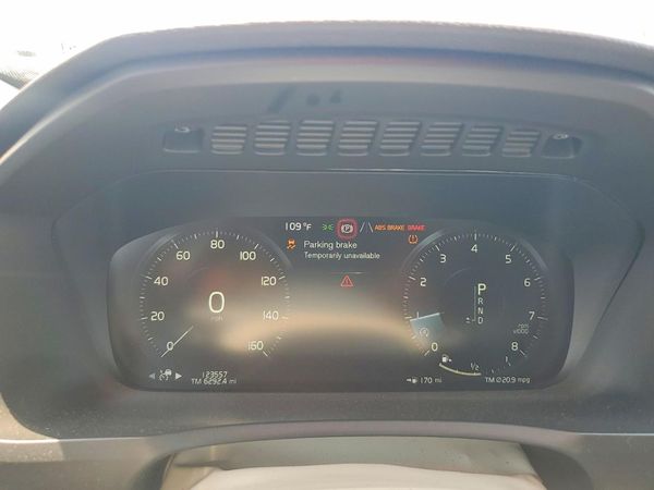 2018 VOLVO XC90 Momentum