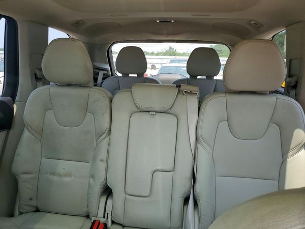 2018 VOLVO XC90 Momentum