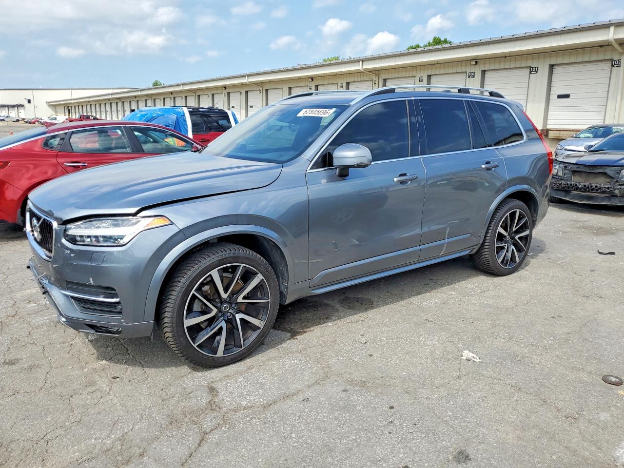 2018 VOLVO XC90 Momentum