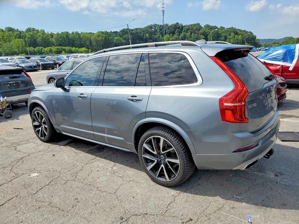 2018 VOLVO XC90 Momentum