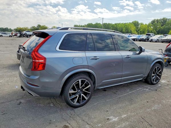 2018 VOLVO XC90 Momentum