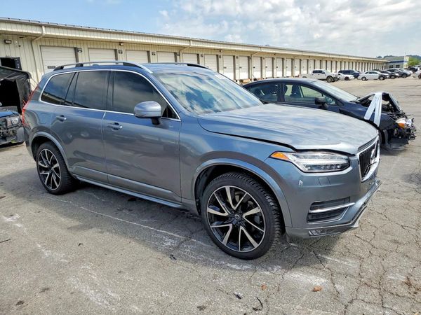 2018 VOLVO XC90 Momentum