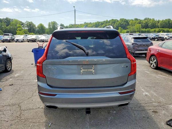 2018 VOLVO XC90 Momentum