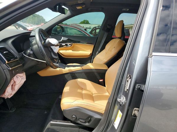 2018 VOLVO XC90 Momentum