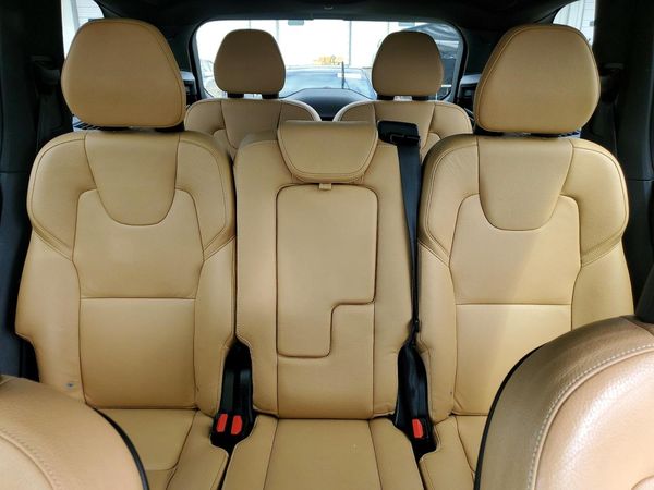 2018 VOLVO XC90 Momentum