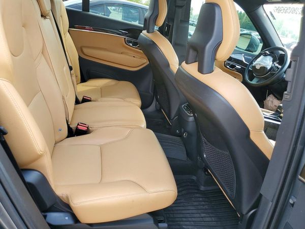 2018 VOLVO XC90 Momentum