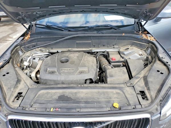 2018 VOLVO XC90 Momentum