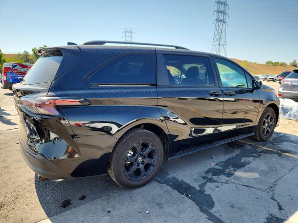 2026 TOYOTA SIENNA