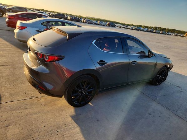 2022 MAZDA 3 Premium Package