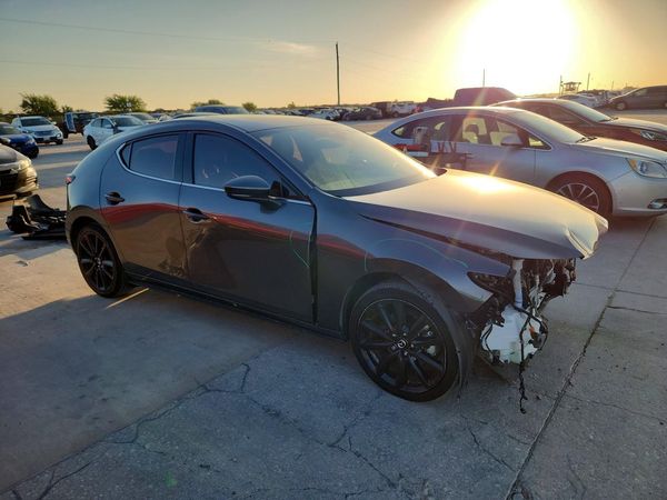 2022 MAZDA 3 Premium Package