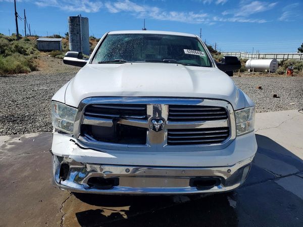 2015 RAM 1500 SLT