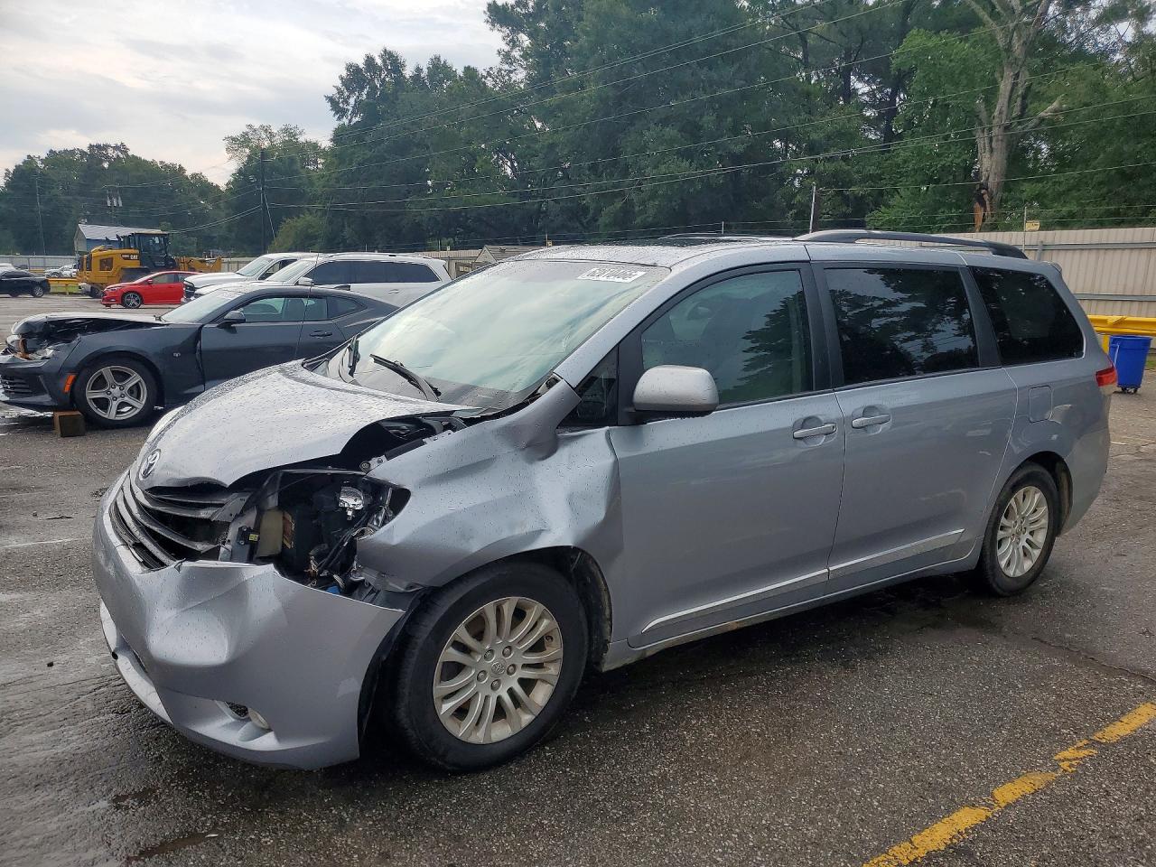 2013 TOYOTA SIENNA