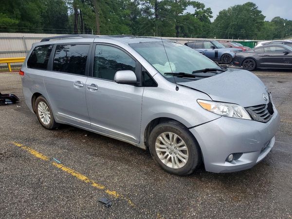 2013 TOYOTA SIENNA