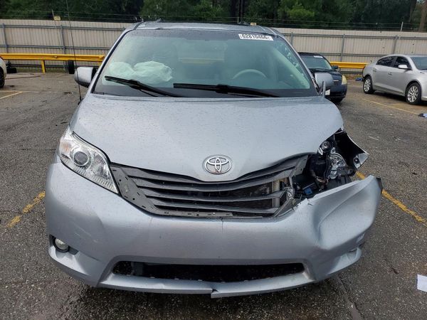 2013 TOYOTA SIENNA