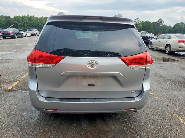 2013 TOYOTA SIENNA