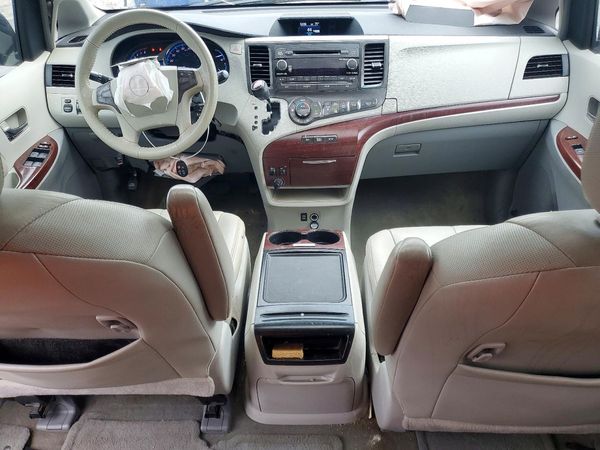 2013 TOYOTA SIENNA