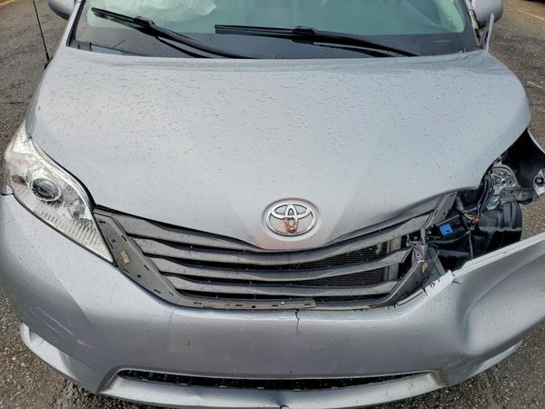 2013 TOYOTA SIENNA