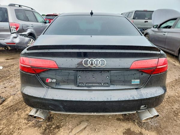 2015 AUDI S8