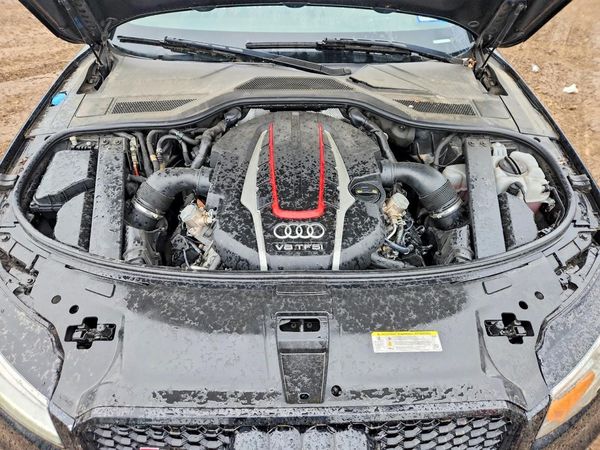 2015 AUDI S8