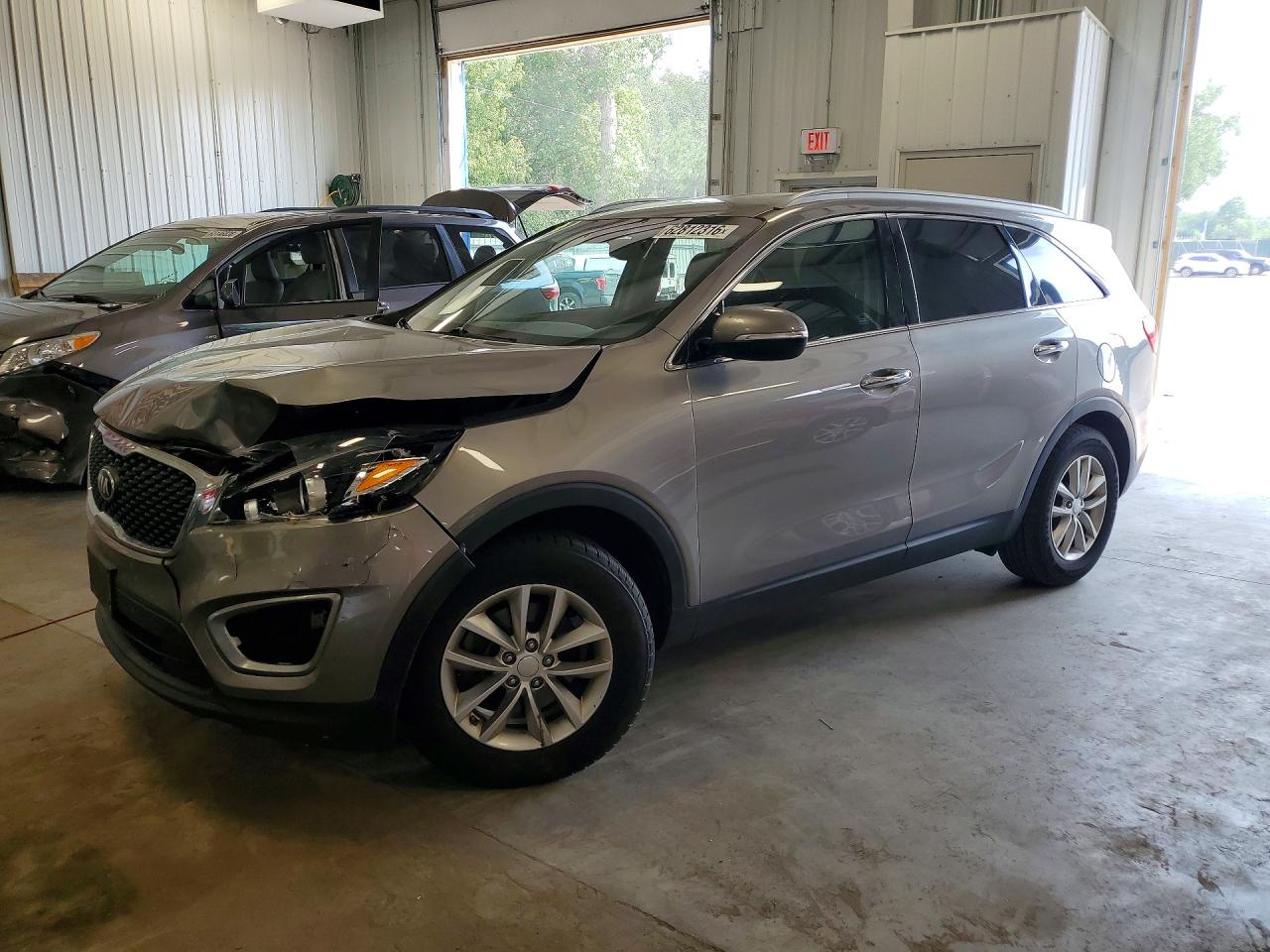 2016 KIA SORENTO L / LX