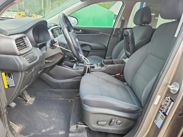 2016 KIA SORENTO L / LX