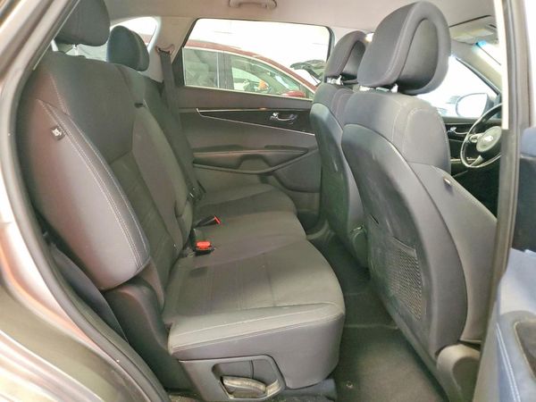 2016 KIA SORENTO L / LX