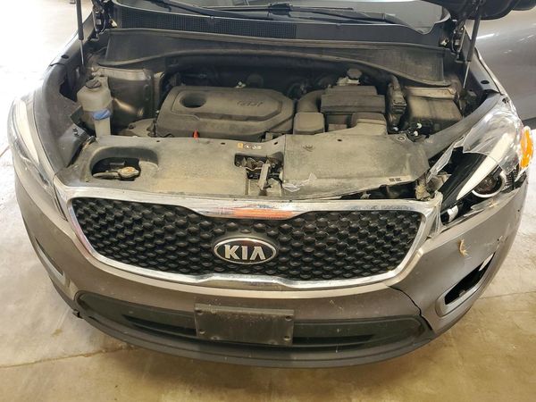 2016 KIA SORENTO L / LX