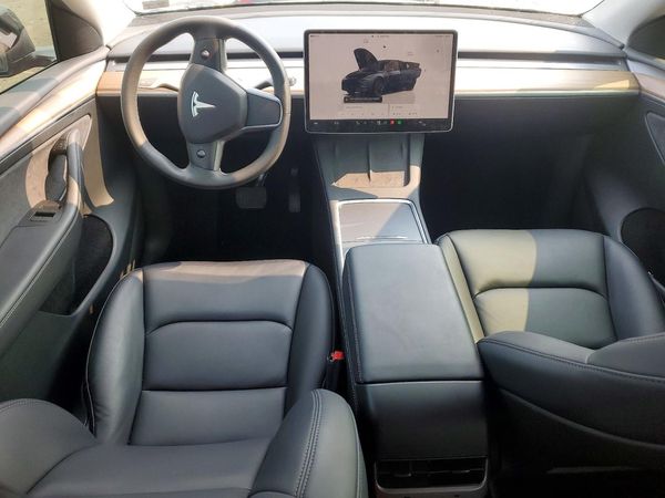 2024 TESLA MODEL Y