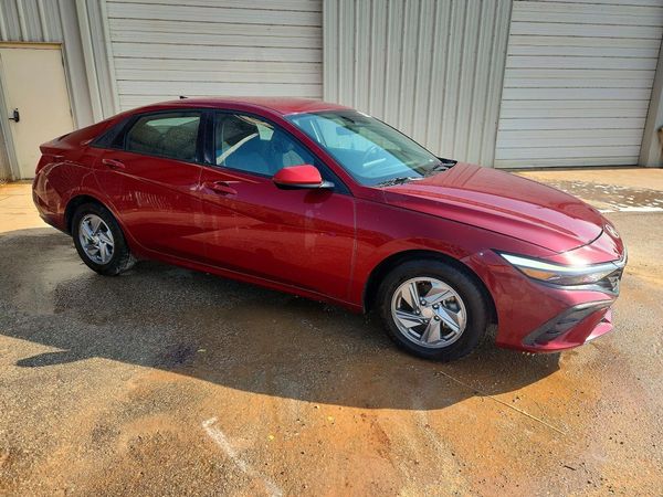 2024 HYUNDAI ELANTRA SE