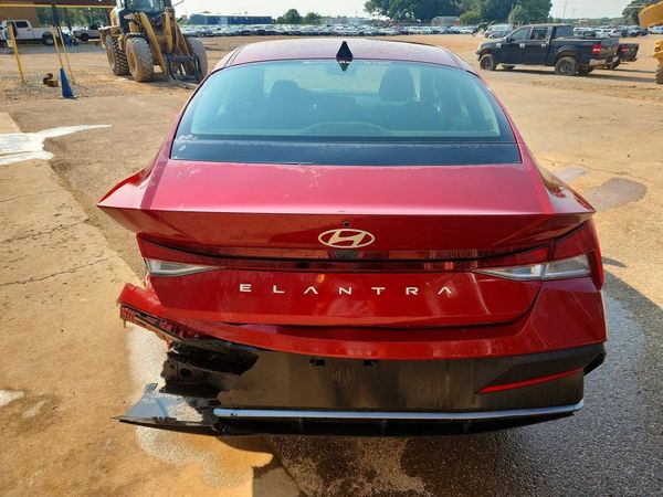 2024 HYUNDAI ELANTRA SE