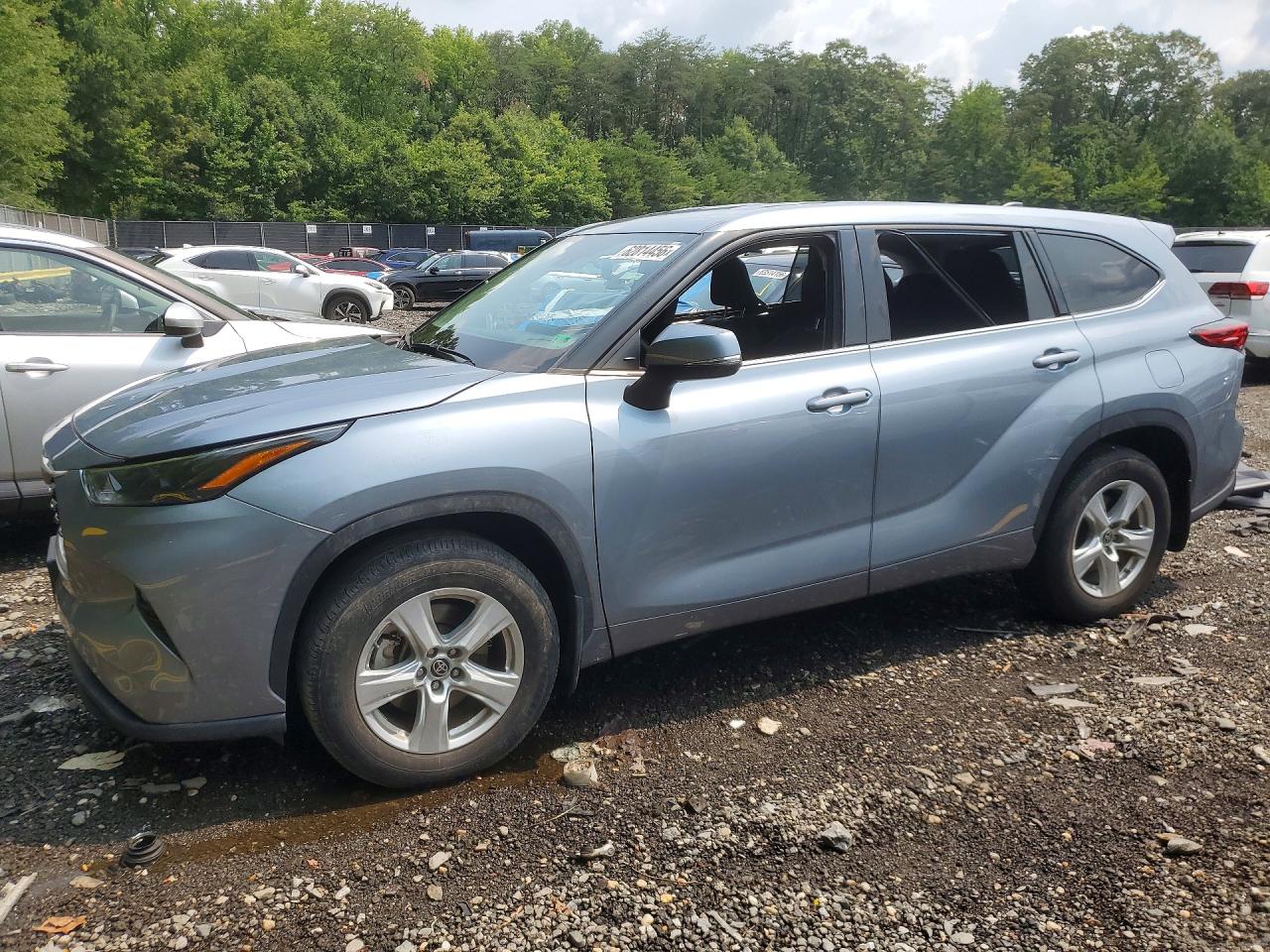 2022 TOYOTA HIGHLANDER LE
